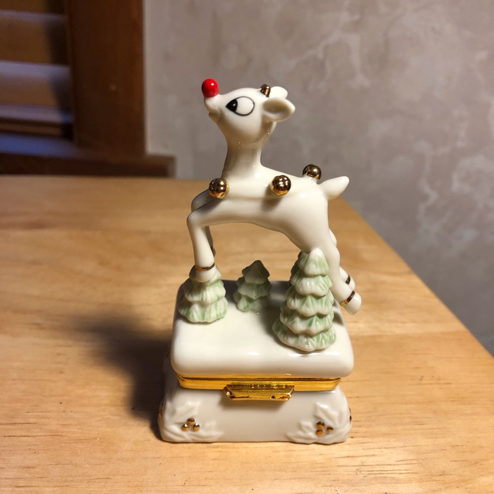 Lenox reindeer trinketbox